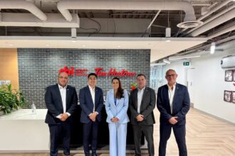 Tere Jiménez durante una reunión con representantes de Restaurant Brands International y Tim Hortons en Canadá