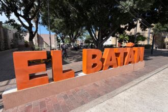 Maxiletras de El Batán en la plaza pública renovada por el Gobierno de Zapopan
