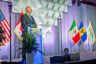 Representante de seguridad pública durante la Conferencia de Verano 2026 de CALEA, donde instituciones de Aguascalientes recibieron reacreditación internacional