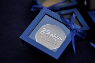 Reconocimiento entregado durante la ceremonia por el 28 aniversario de la Secretaría de Seguridad Pública Municipal de Querétaro