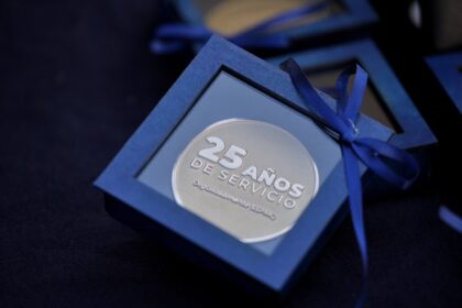 Reconocimiento entregado durante la ceremonia por el 28 aniversario de la Secretaría de Seguridad Pública Municipal de Querétaro