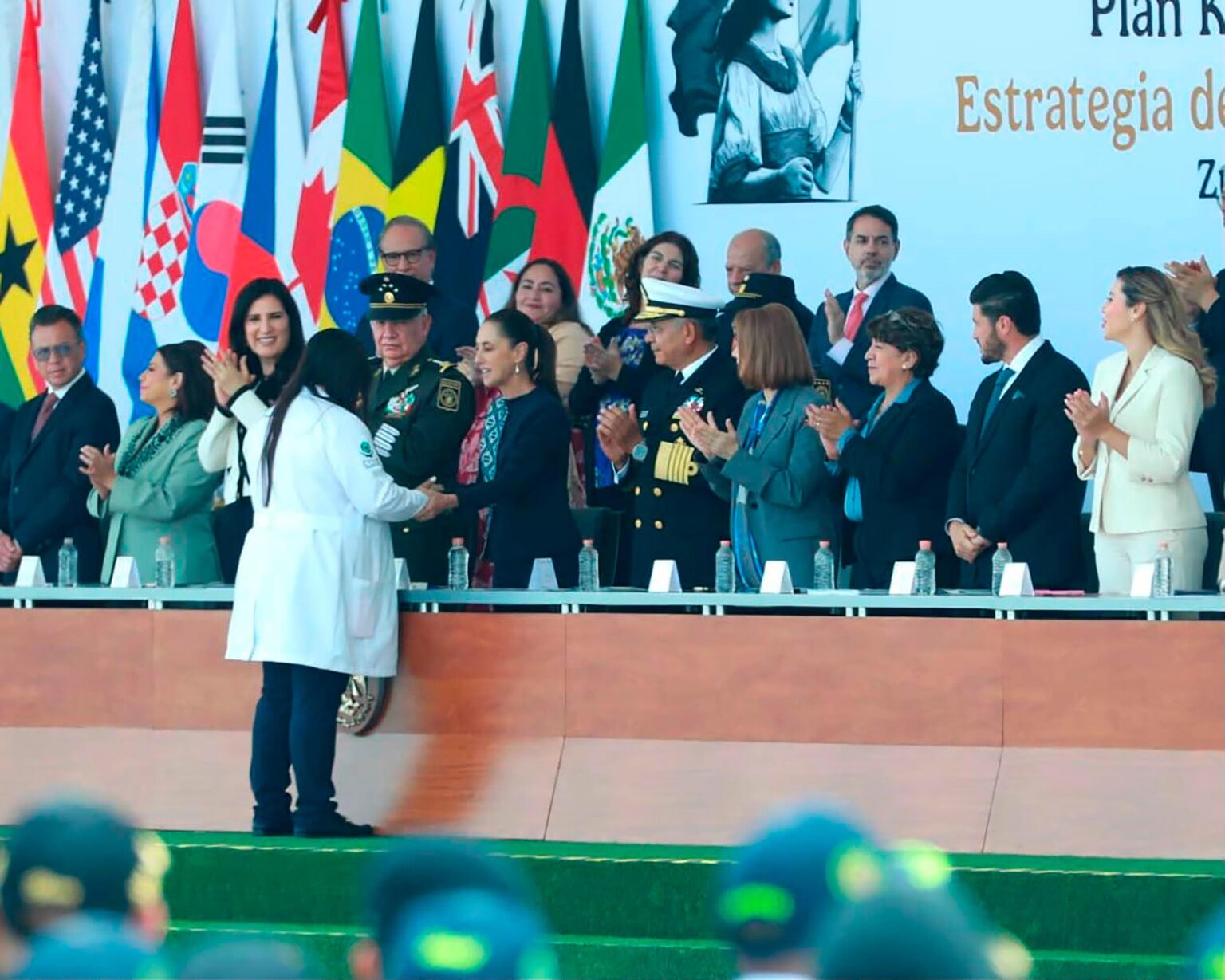 Funcionarios y personal operativo durante la entrega de reconocimientos del Plan Kukulkán en Zumpango, Estado de México