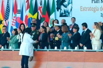 Funcionarios y personal operativo durante la entrega de reconocimientos del Plan Kukulkán en Zumpango, Estado de México