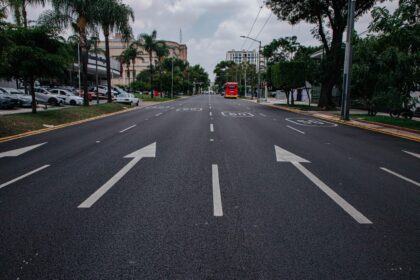 Avenida Ignacio L. Vallarta rehabilitada en Guadalajara, con señalamiento horizontal y carriles renovados