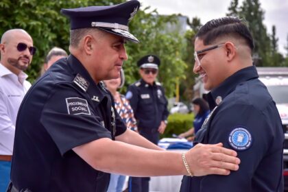 Bomberos de Aguascalientes reciben reconocimientos durante la conmemoración del Día del Bombero.
