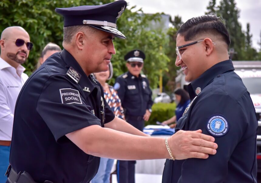 Bomberos de Aguascalientes reciben reconocimientos durante la conmemoración del Día del Bombero.