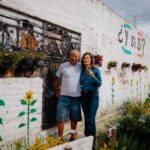 Vero Delgadillo durante un recorrido vecinal en una colonia de Guadalajara.