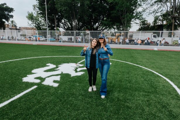 Vero Delgadillo en la cancha María Asunción rehabilitada en la colonia Monumental de Guadalajara
