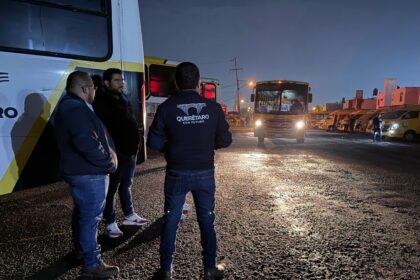Unidades del Transporte Escolar Gratuito del Municipio de Querétaro durante el inicio de operaciones del ciclo escolar 2026-2027.