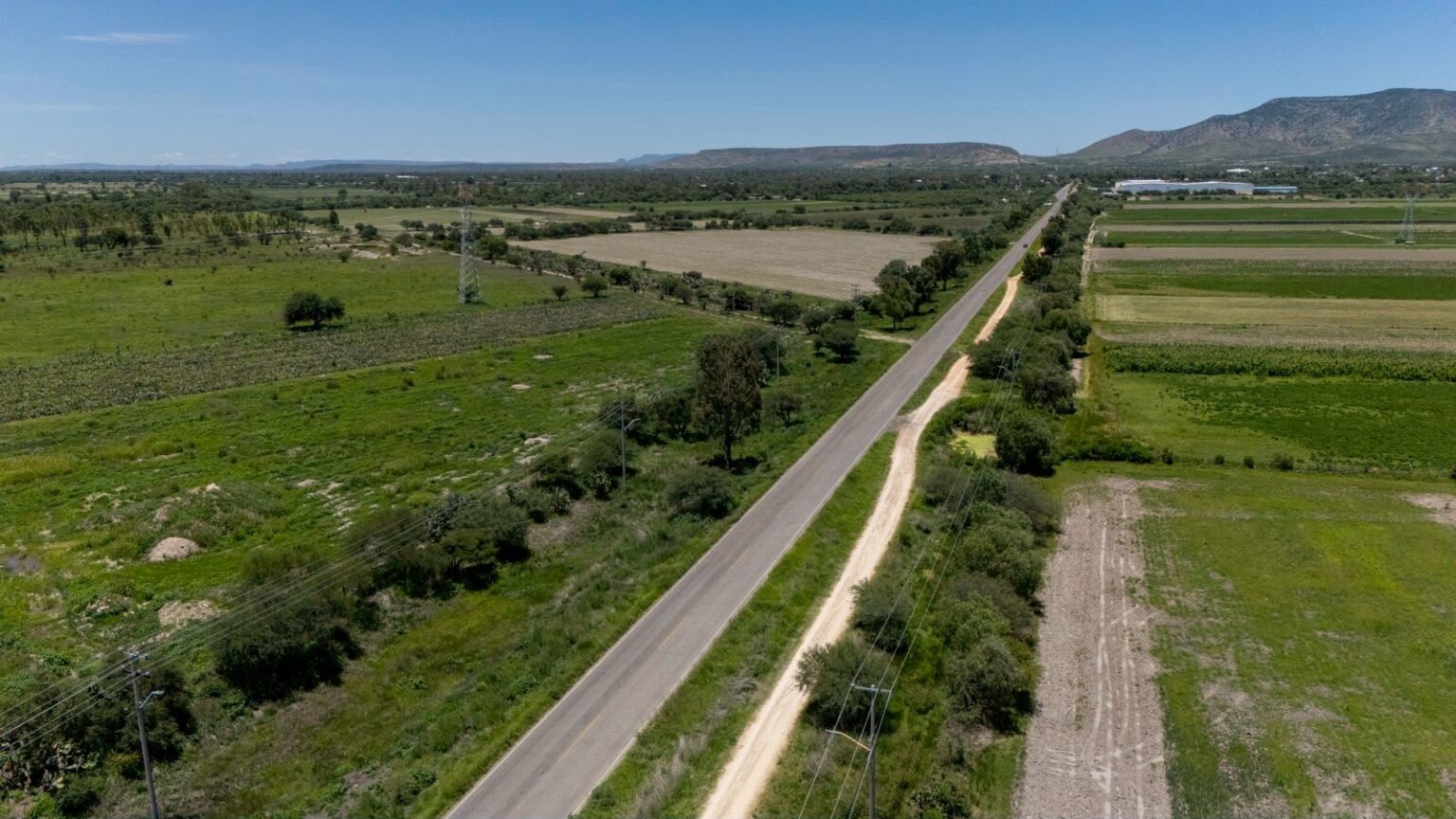 Vista aérea de la carretera estatal 43 en El Llano, Aguascalientes, donde se realizarán obras de ampliación y rehabilitación