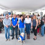 Tere Jiménez durante la entrega de obras de pavimentación en Tepezalá, Aguascalientes.