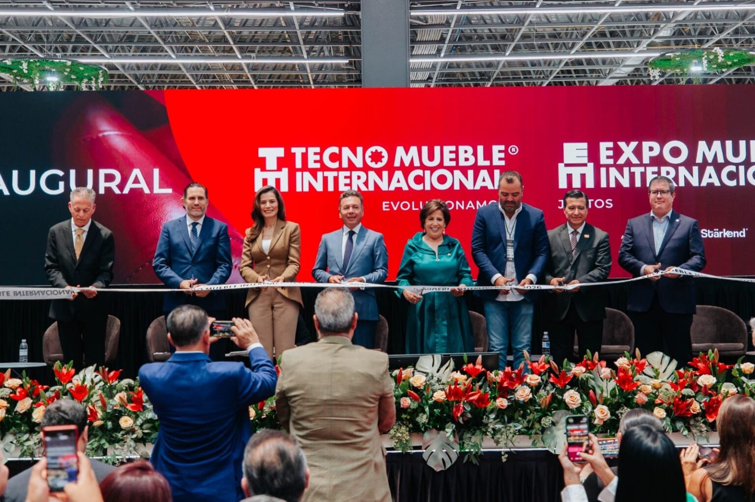 Vero Delgadillo participa en la inauguración de Expo Mueble Internacional en Expo Guadalajara.