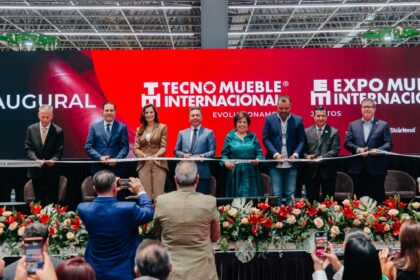 Vero Delgadillo participa en la inauguración de Expo Mueble Internacional en Expo Guadalajara.