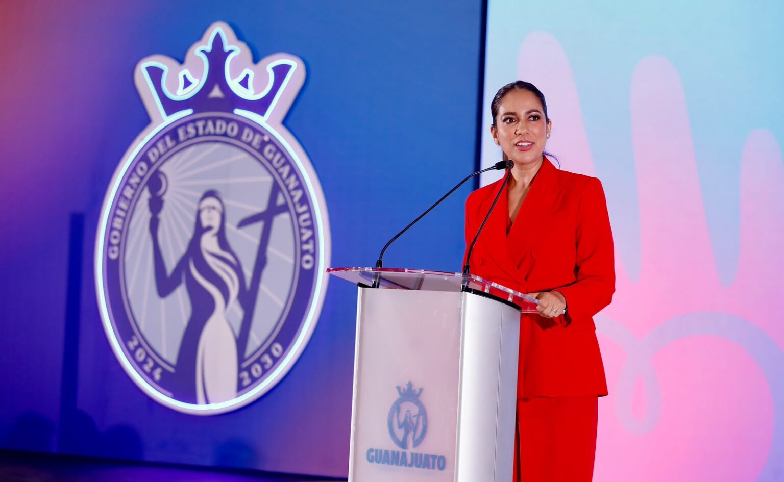 Libia Dennise García Muñoz Ledo durante la inauguración del Primer Foro Estatal de Fortalecimiento a Grupos Organizados y Organizaciones de la Sociedad Civil en Guanajuato.
