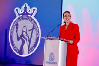 Libia Dennise García Muñoz Ledo durante la inauguración del Primer Foro Estatal de Fortalecimiento a Grupos Organizados y Organizaciones de la Sociedad Civil en Guanajuato.