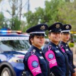 Elementos de la Policía Rosa de Aguascalientes junto a patrullas de la corporación.