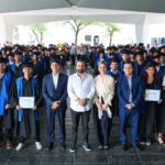 Mauricio Farah Giacomán acompaña a jóvenes graduados del programa Futuros en Marcha en San Pedro Garza García.