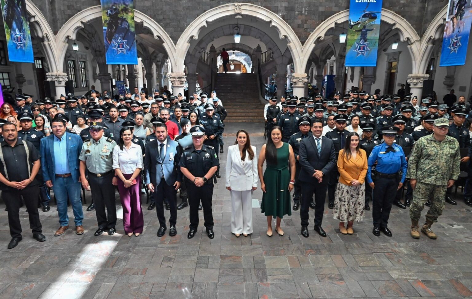 Ceremonia de entrega de reconocimientos a policías estatales, municipales y personal militar en Aguascalientes