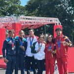 Deportistas mexicanos muestran sus medallas en el podio de los Juegos Centroamericanos y del Caribe Santo Domingo 2026.