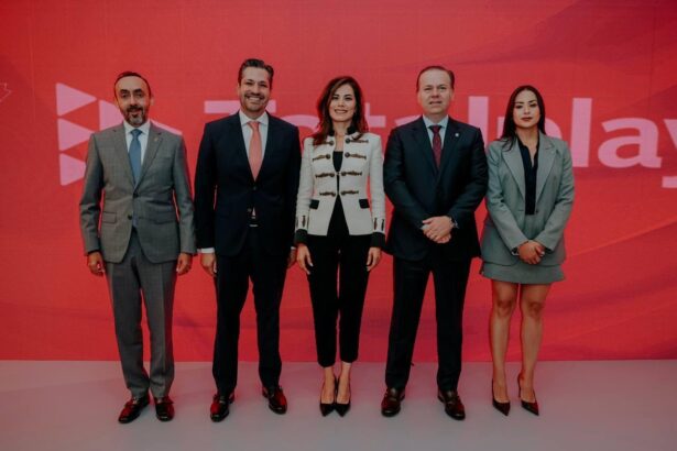 Autoridades estatales y municipales participan en el aniversario de CANACO Guadalajara.
