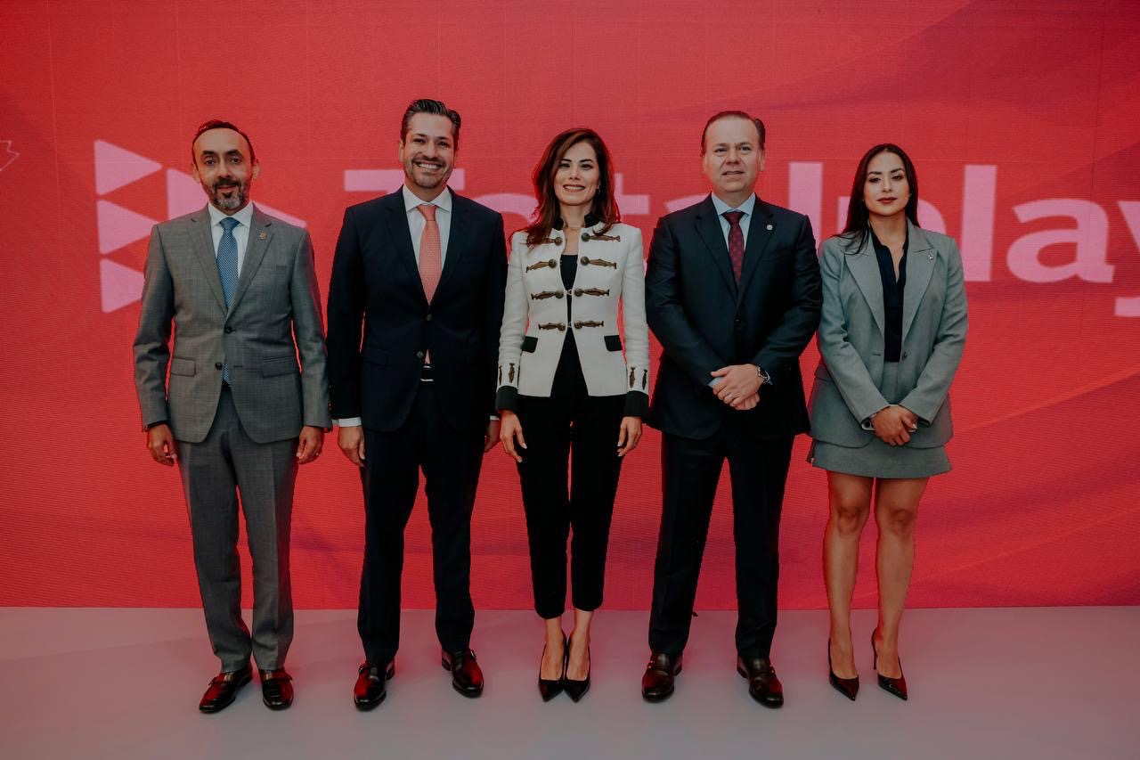 Autoridades estatales y municipales participan en el aniversario de CANACO Guadalajara.