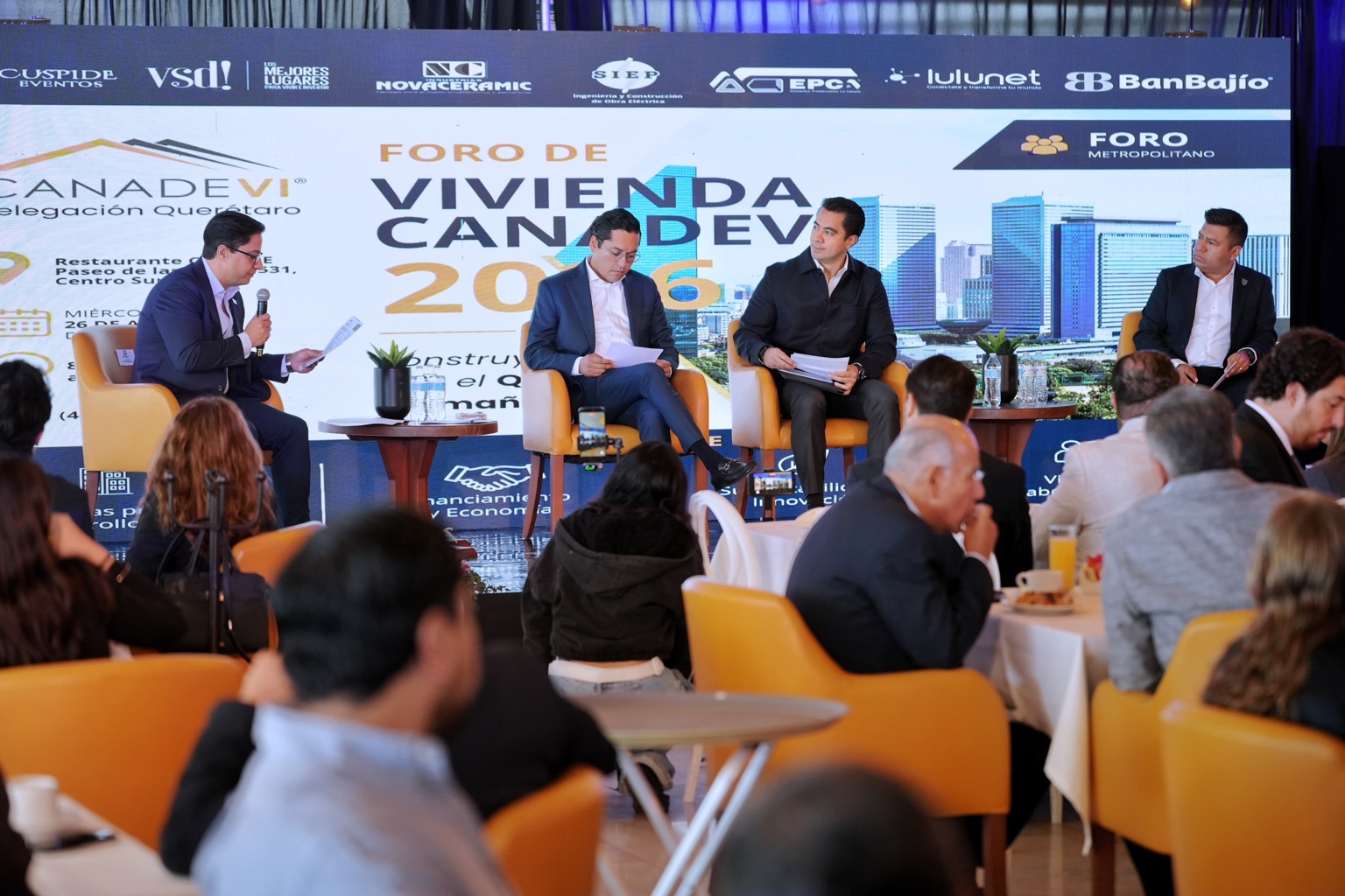 Felifer Macías participa en el Foro de Vivienda CANADEVI 2026 sobre desarrollo habitacional e industrial en la zona metropolitana de Querétaro.