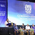 Tere Jiménez encabeza la presentación del libro sobre el Distrito de Riego 001 en Pabellón de Arteaga.