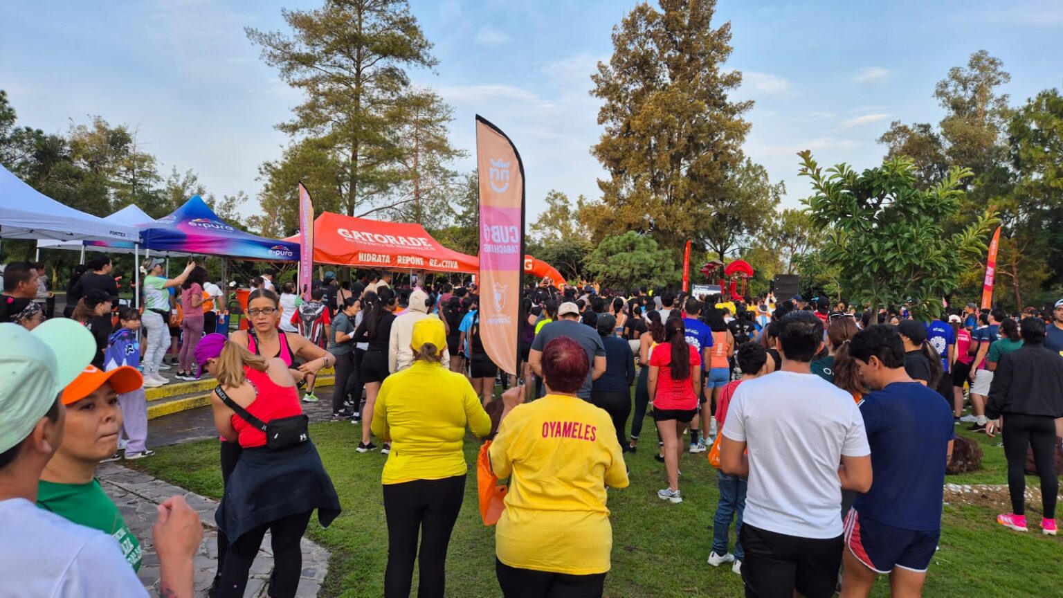 Participantes se reúnen en el Parque Metropolitano de Zapopan durante la primera carrera A Mover el Cubo.