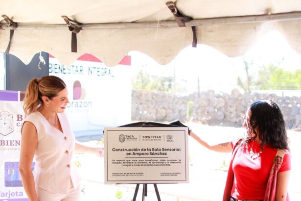 Marina del Pilar Avila Olmeda durante el arranque de obra de una sala sensorial para infancias y juventudes neurodivergentes en Baja California.