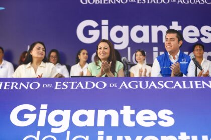 Tere Jiménez presenta acciones y programas para jóvenes durante una rueda de prensa del Gobierno de Aguascalientes.