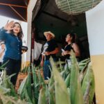 Vero Delgadillo recorre el barrio de Analco durante la entrega de obras de rehabilitación integral en Guadalajara.
