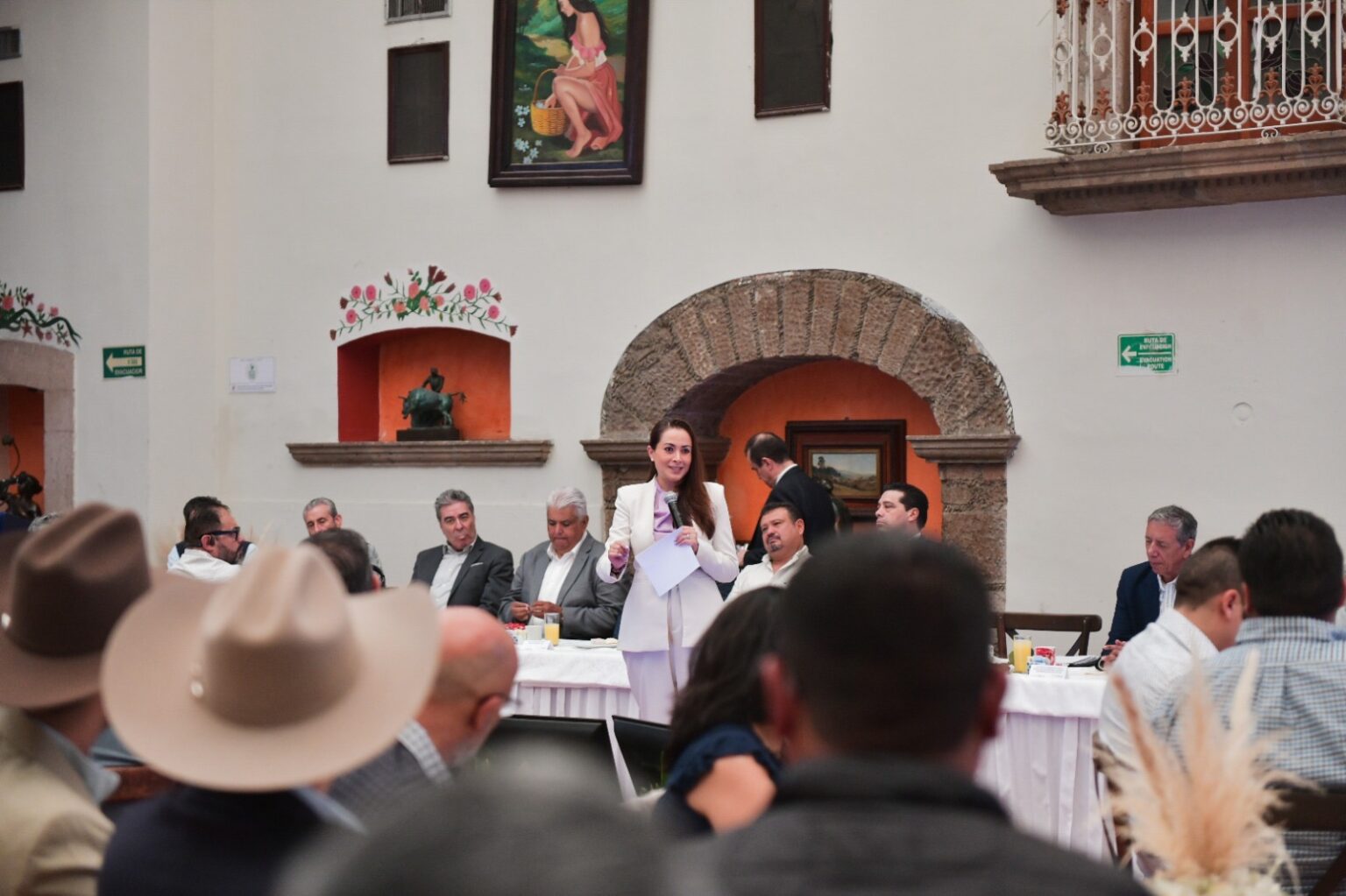 Tere Jiménez sostiene un encuentro con productores y agroindustriales de Aguascalientes para dialogar sobre el fortalecimiento del campo.