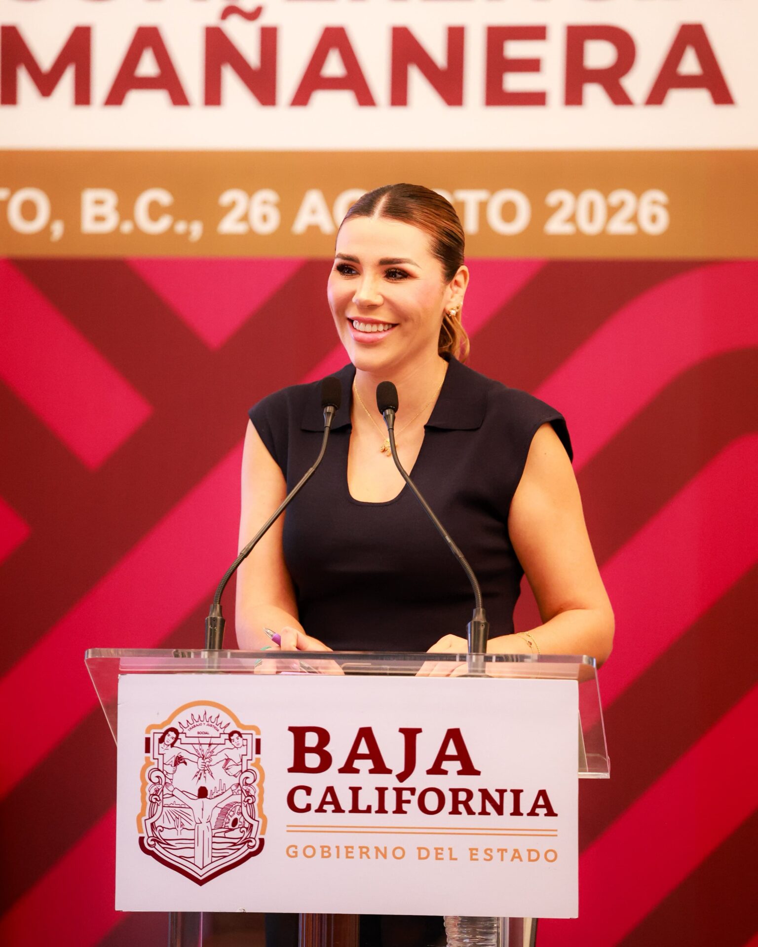 Marina del Pilar Avila Olmeda durante una conferencia del Gobierno de Baja California sobre oportunidades para emprendedores y MiPyMEs.