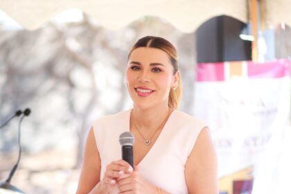 Marina del Pilar Avila Olmeda durante un acto del Gobierno de Baja California relacionado con obras de saneamiento en la región fronteriza de Tijuana.