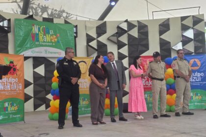 Autoridades de Zapopan durante la clausura de los Cursos de Verano de Protección Civil y Bomberos para niñas y niños.