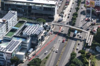 Vista aérea de prolongación Constituyentes y boulevard Bernardo Quintana, donde se aplican ajustes viales por cierres en la carretera 57.