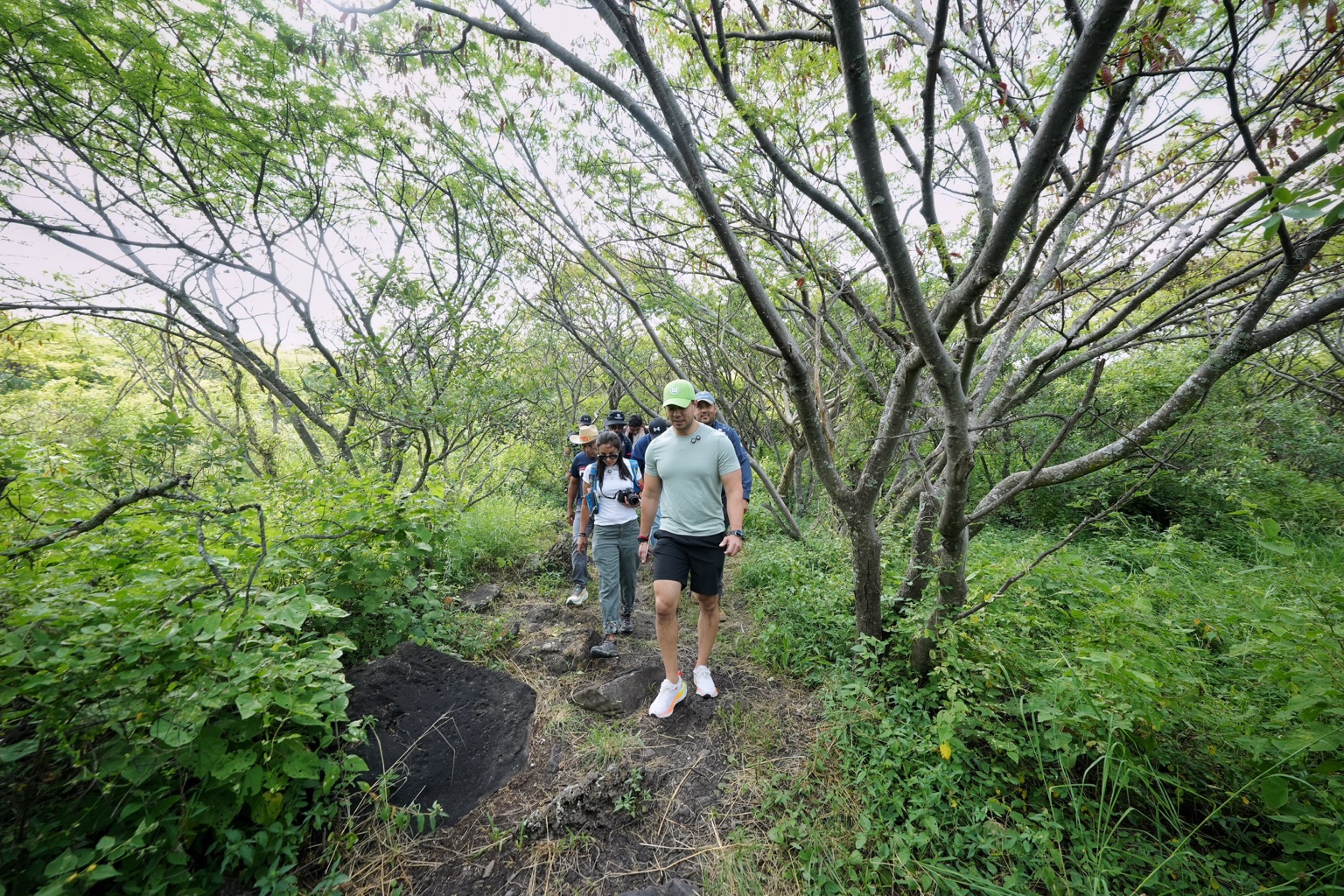 Felifer Macías participa en un recorrido del programa Explora Querétaro en el Área Natural Protegida Peña Colorada.