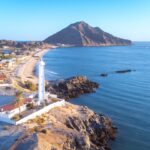 Vista aérea del faro y la costa de San Felipe, Baja California, como parte de la oferta turística del estado