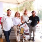 Marina del Pilar Avila Olmeda entrega apoyos del programa Casa Fuerte durante una jornada del Gobierno de Baja California en San Quintín.