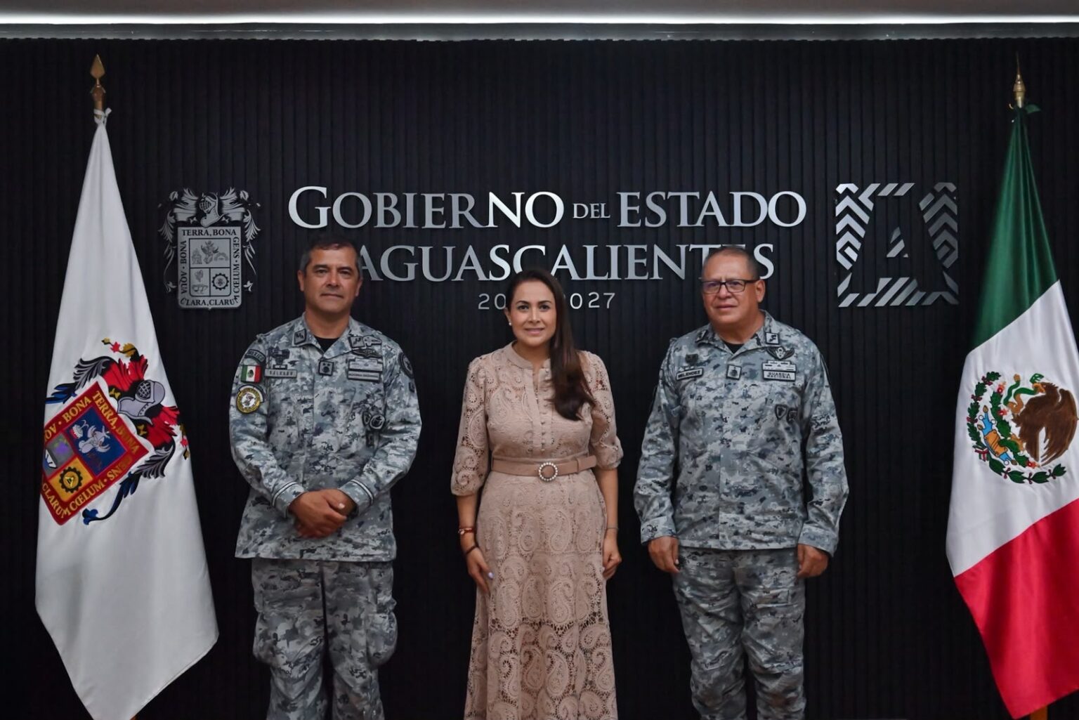 Tere Jiménez se reúne con mandos de la Guardia Nacional para revisar estrategias de seguridad en Aguascalientes.