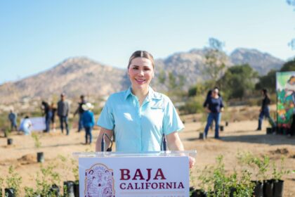 Marina del Pilar Avila Olmeda encabeza una jornada de reforestación en el Ejido Juntas de Nejí, en Tecate.