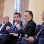 Felifer Macías y autoridades estatales durante el informe del operativo de movilidad en Bernardo Quintana por obras del Tren México-Querétaro.