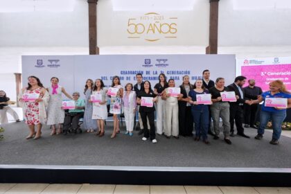 Graduación de mujeres participantes del Centro de Empoderamiento para las Mujeres de Querétaro.