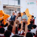 Vero Delgadillo durante la entrega de obras de rehabilitación en la Escuela Primaria Agustín Yáñez, en Guadalajara.