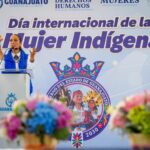 Libia Dennise García Muñoz Ledo durante la ceremonia por el Día Internacional de la Mujer Indígena en Tierra Blanca, Guanajuato.