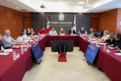 Autoridades de Baja California durante la instalación de la Mesa Permanente de Protección Civil.