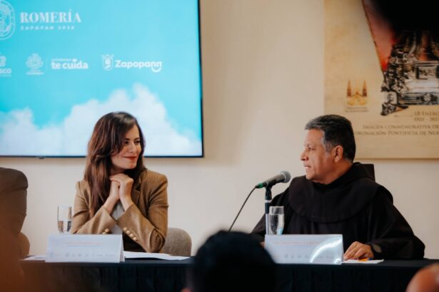 Verónica Delgadillo participa en una conferencia sobre el operativo de la Romería 2026 en Guadalajara.