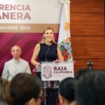 Marina del Pilar Avila Olmeda durante una conferencia del Gobierno de Baja California.
