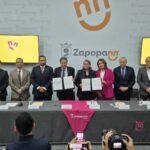 Autoridades de Zapopan y del Tribunal Electoral del Estado de Jalisco durante la firma de un convenio de colaboración en materia de transparencia y control interno.