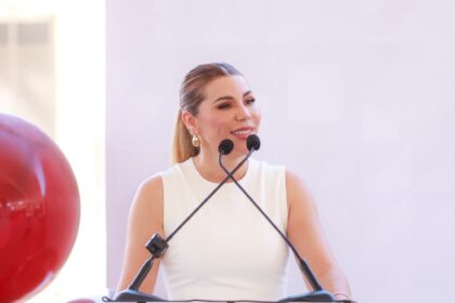 Gobernadora de Baja California durante el segundo aniversario del Centro Integrador del Bienestar de Mexicali.